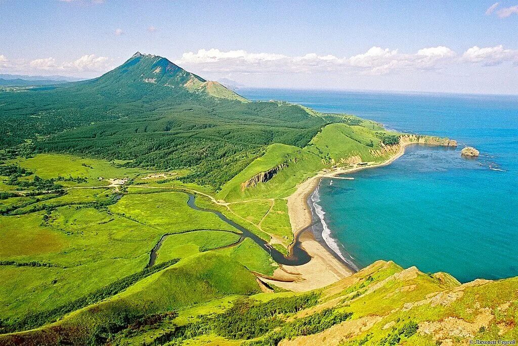 Vostok island. Остров юг восток. Остров сателлит. Бухта тихая южно-сахалинск. Бухта тихая южно-сахалинск.