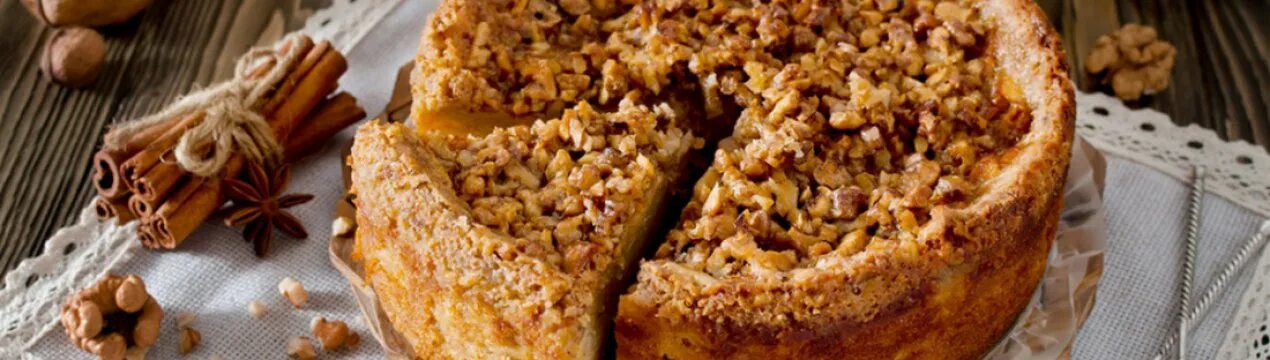 Сочинский пирог. Сладкий пирожок с грецким орехом. Пирожное сочинское рецепт. Сочинский пирог. Сочинский пирог с грецкими орехами.