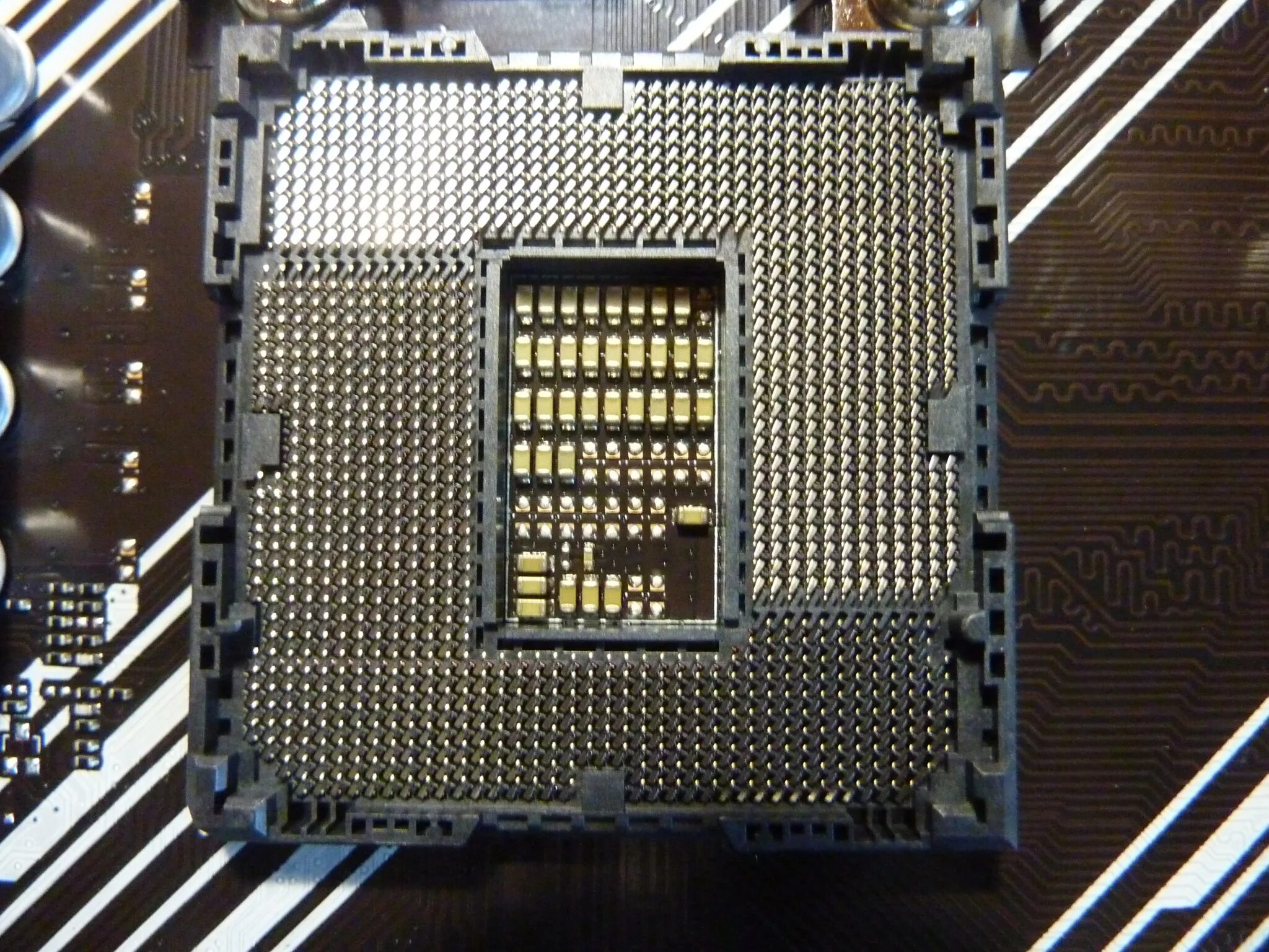 Lga 1200 фото. Lga 1200 socket. Чипсеты сокета 1200. Рамка для 1200 сокета. Интел 1200 lga.