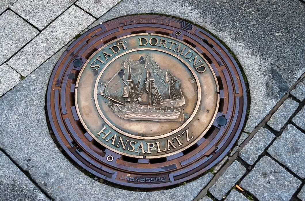 Группа люки. Петроградъ люк. Старинные канализационные люки. Группа люки. Empire of the sun 2022.