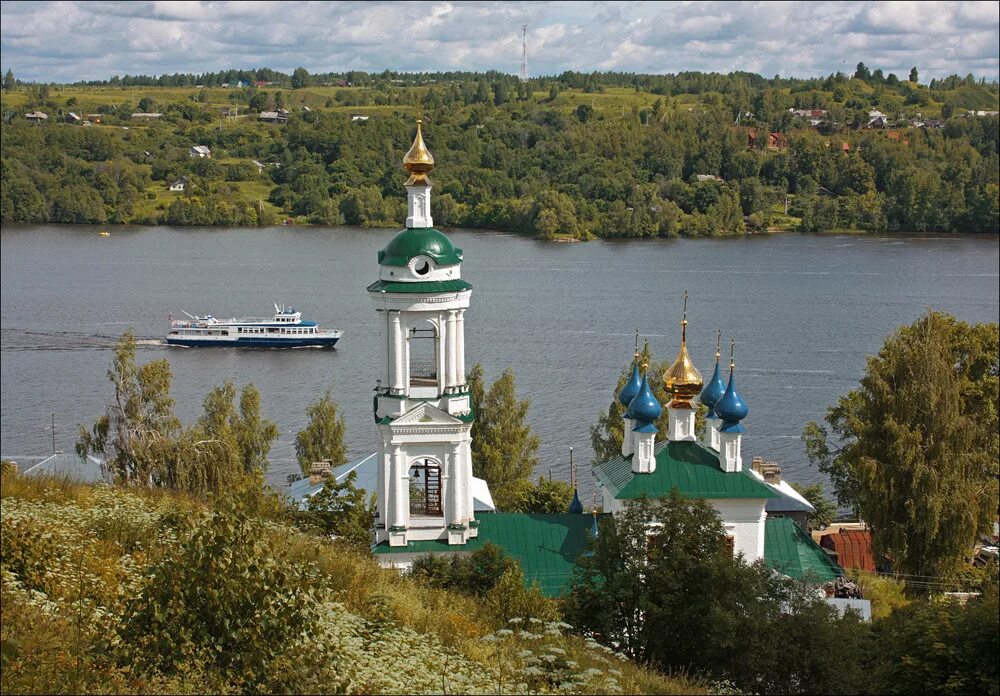 В каком городе находится плес. Река Волга Плес. Плёс на Волге город. Река Волга в городе Плёсе. Река Волга в Ивановской области.