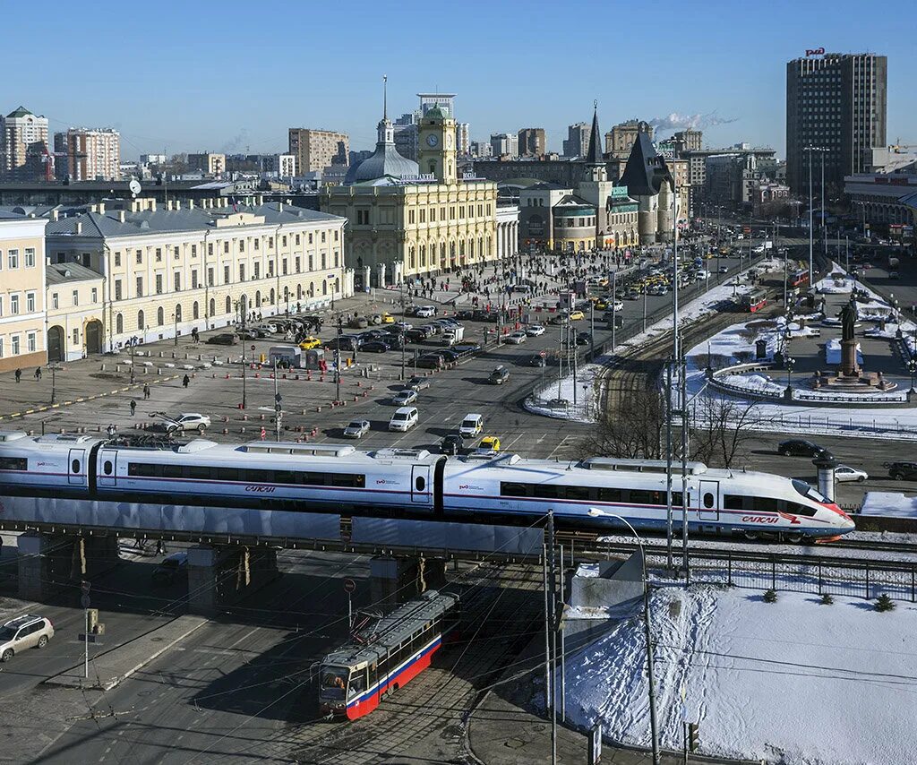 Москва 3 ноября 2023. Ленинградский вокзал Москва. Площадь трёх вокзалов в Москве Ленинградский вокзал. Ленинградский вокзал Комсомольская площадь. Ленинградский ЖД вокзал Москва.