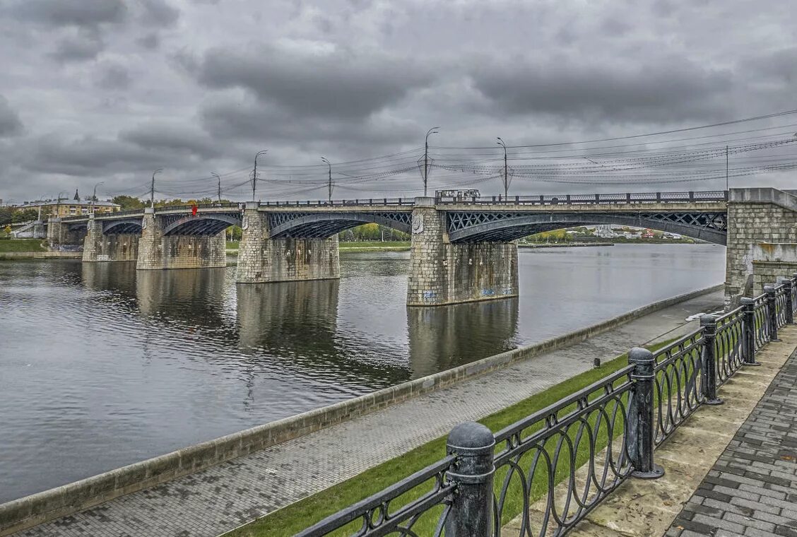 Гуляющий мост. Нововолжский мост тверь. новый мост тверь. тверской мост через волгу. староволжский мост в твери.