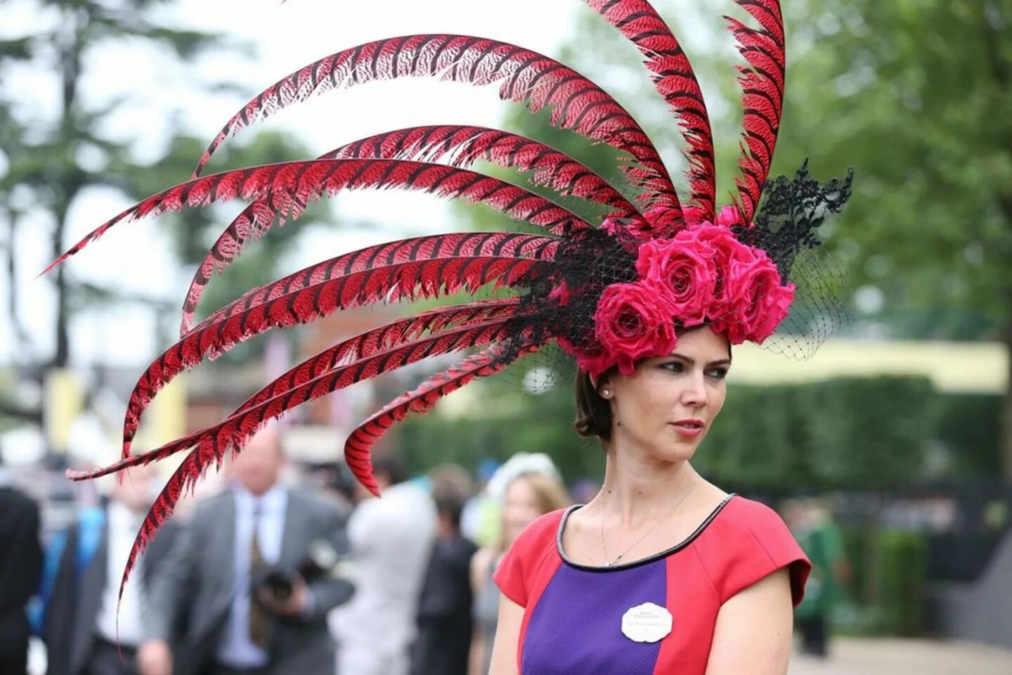 Странная шляпа. Шляпки Роял аскот. Royal Ascot Ladies’ Day шляпки. Royal Ascot 2023. Странные шляпы Ройал аскот.