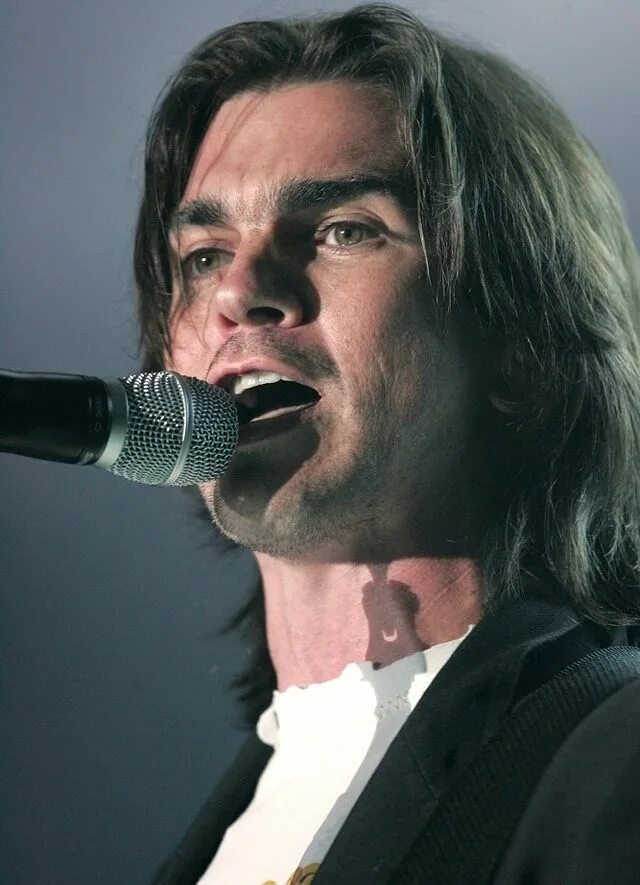 Juanes молодой. Juanes. Juanes. Хуанес певец. Juanes.