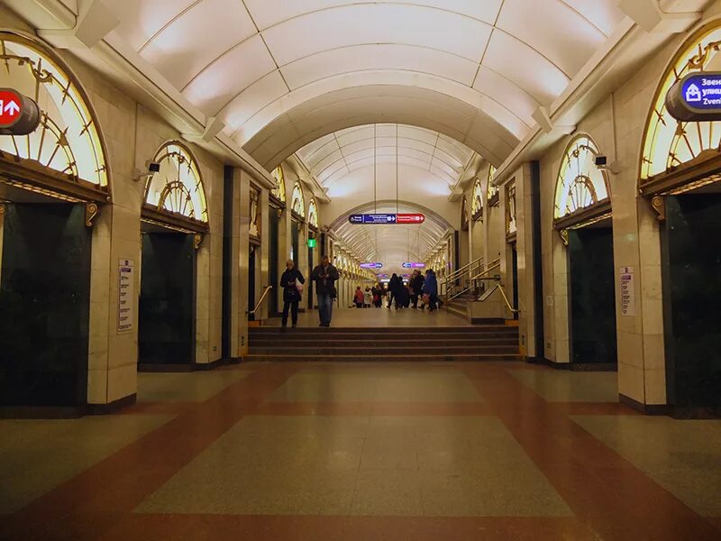 Файл:Metro SPB Line5 Zvenigorodskaya.jpg - Википедия