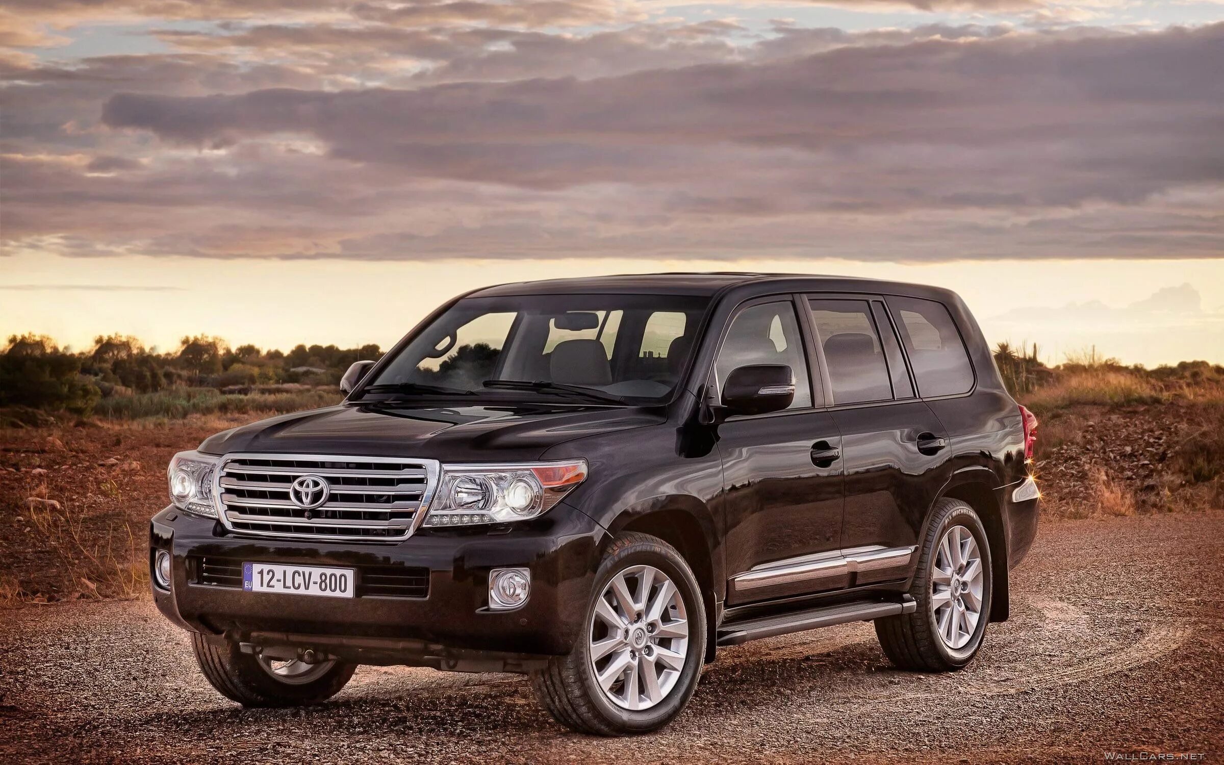 Land cruiser перевод. Toyota land cruiser 200. toyota land cruiser prado 200. toyota land cruiser 200 2012. toyota land cruiser v8 2025.