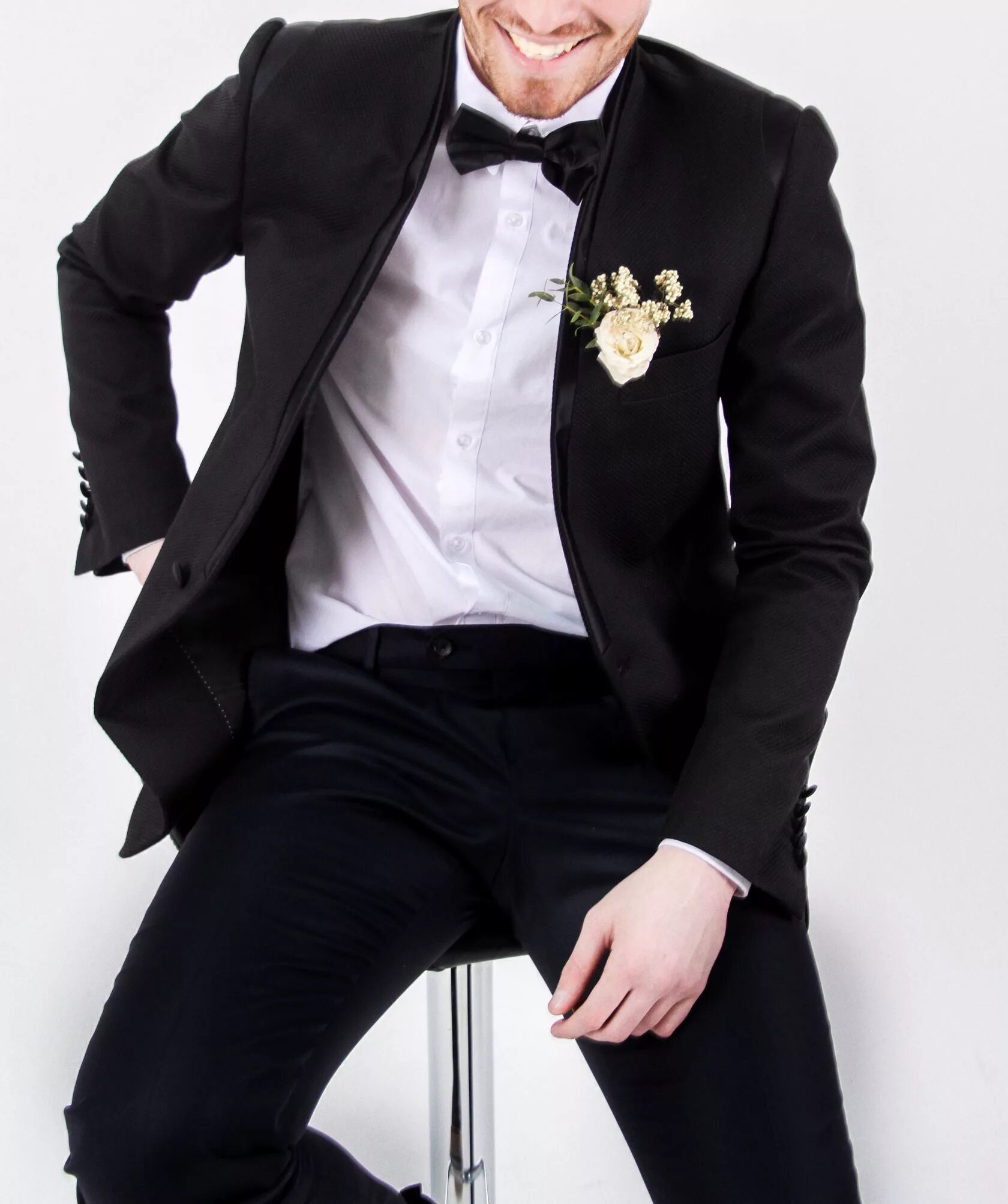 Костюм мужской. Мужской свадебный костюм в полный рост. Костюмы напрокат воронеж. Мужские костюмы на свадьбу в полный рост. Хэллоуин одежда для мужчин.