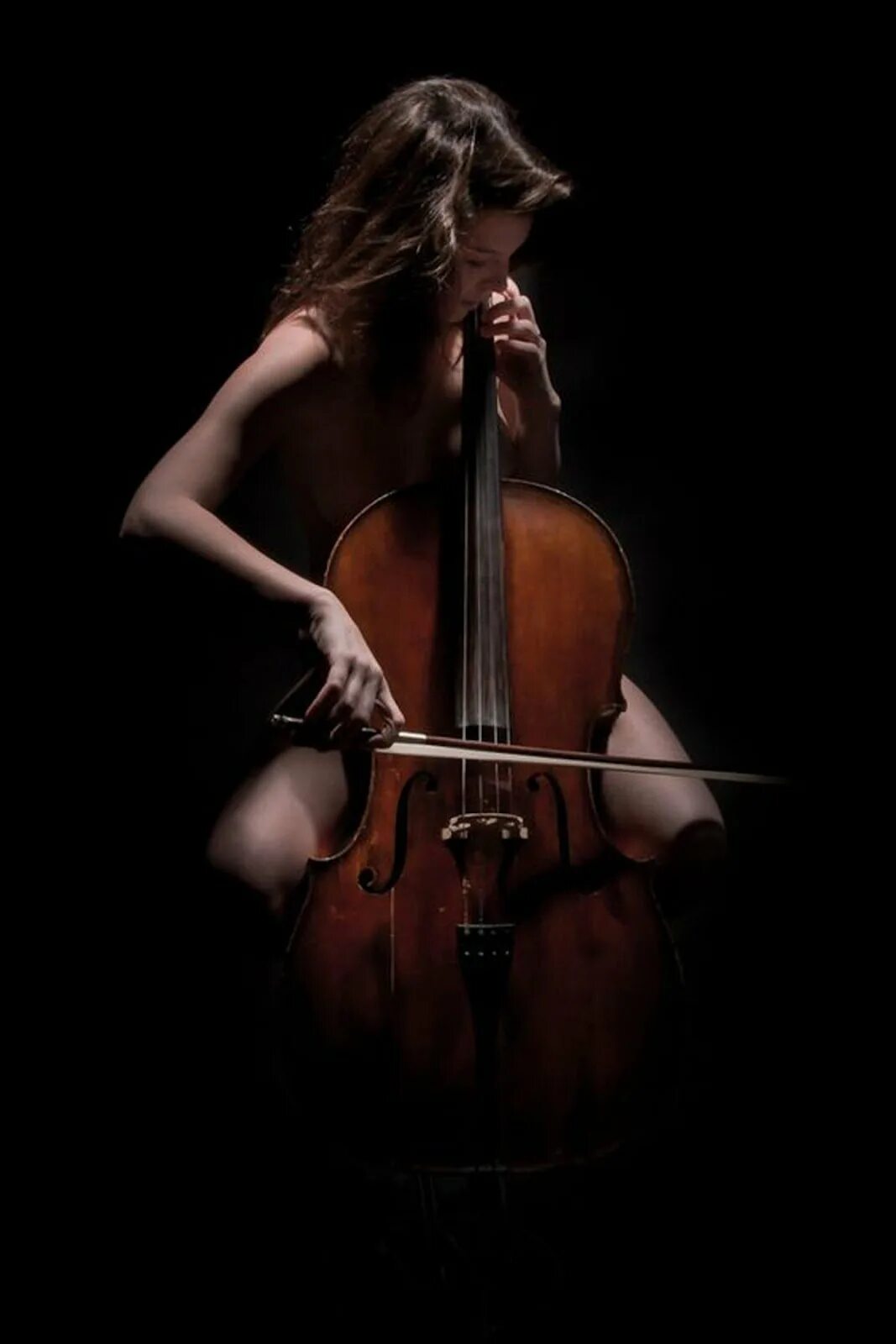 поза виолончель. виолончелистка ханса циммера. екатерина батырова виолончель. дарья чернакова контрабас. девушка с виолончелью.