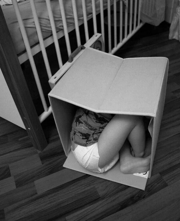 Дидактическая игра звери спрятались в лесу. Игра в прятки дети. Разбросанные игрушки. Найди букву р на картинке. Найди букву на картинке.