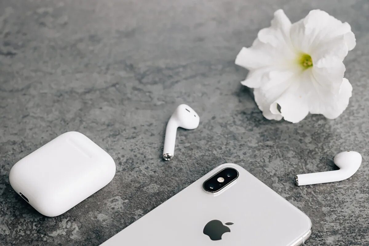 Как чистить airpods. Как чистить наушники AIRPODS. Как почистить AIRPODS. Щетка для чистки наушников аирподс. Как помыть наушники AIRPODS.