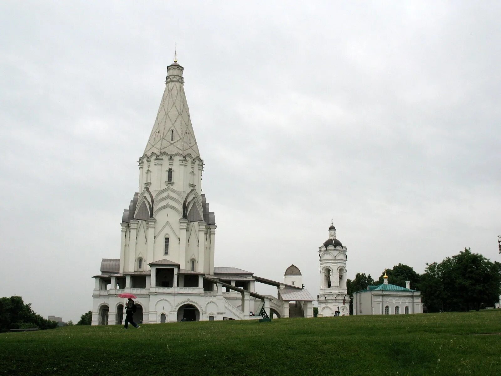 Церковь вознесения господня в коломенском москва. Коломенское церковь вознесения. Храм в честь рождения ивана грозного в коломенском. Коломенское грозный. Коломенское церковь вознесения.