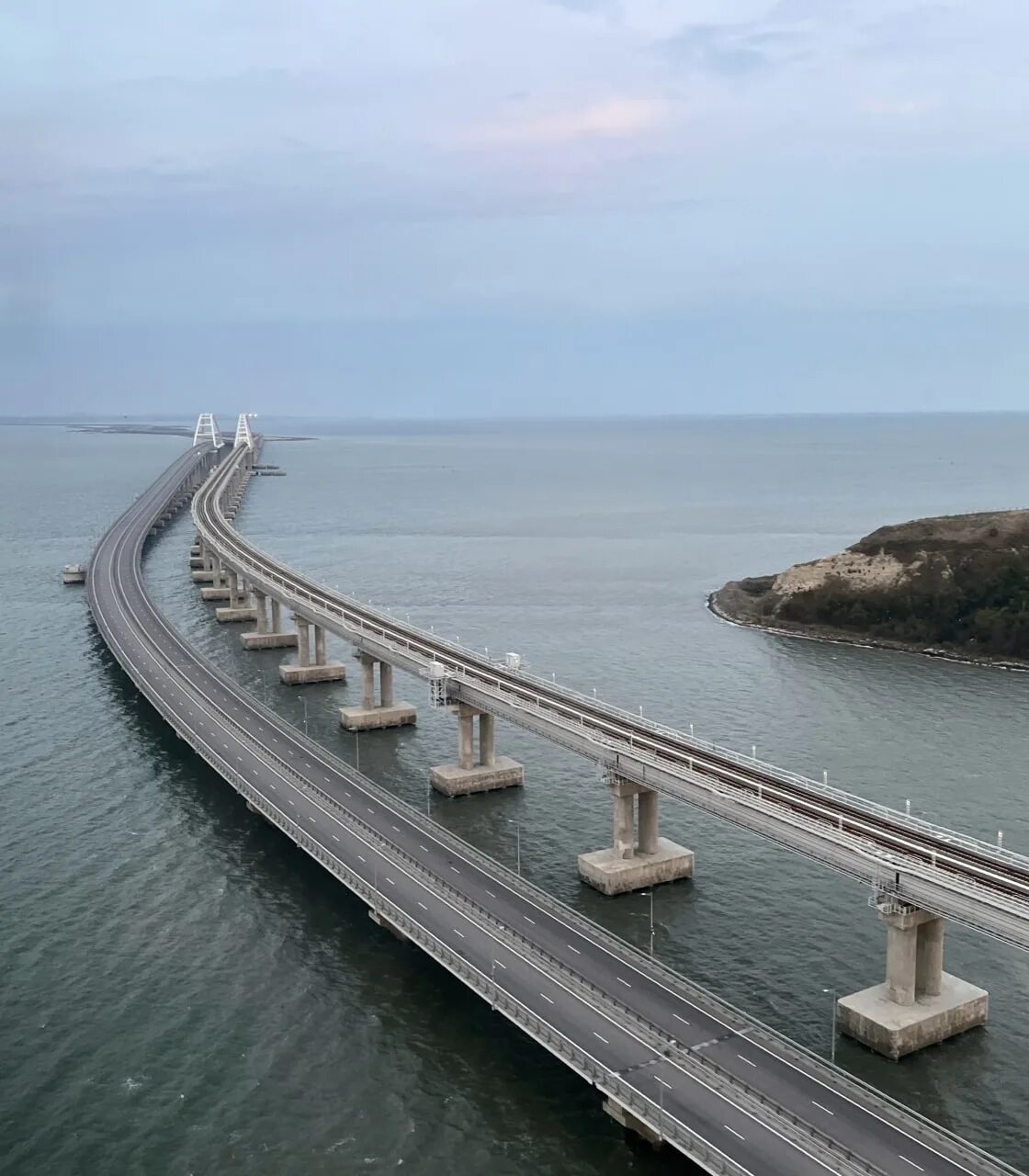 Крымский мост Керченский пролив. Мост в Крыму через Керченский пролив. Крымский мост Керчь. Тамань Крымский мост. Крымский мост пути