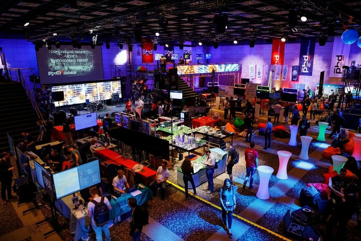 Positive technologies 2023. Компания positive technologies. Позитив технолоджис офис. Позитив технологис логотип. Positive technologies.