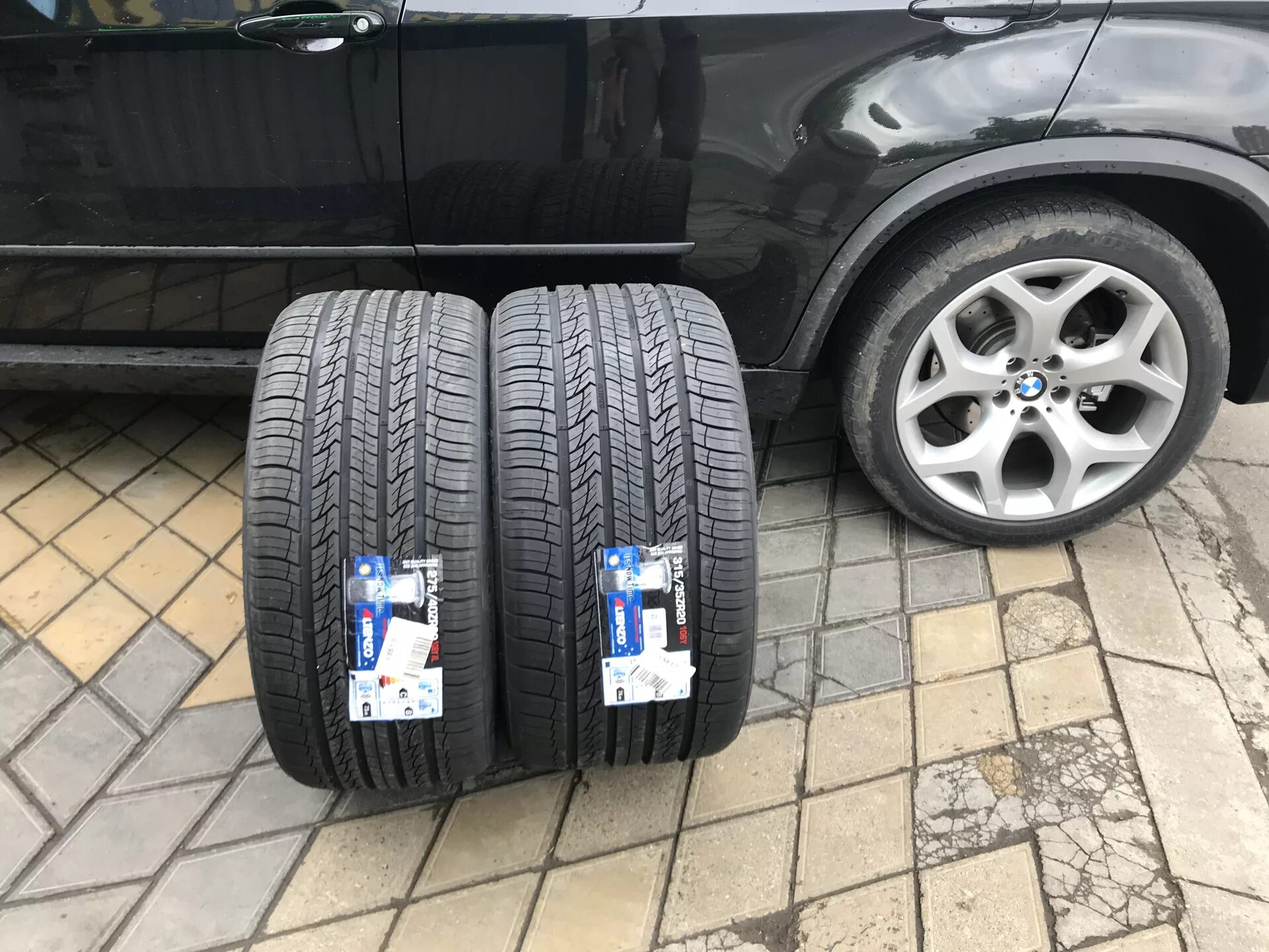 Шины r20 б у. BMW x5 315/35 r20. БМВ х5 резина r20. Шины 285 40 20 BMW x5 e70. X5 е53 315/35 r20.