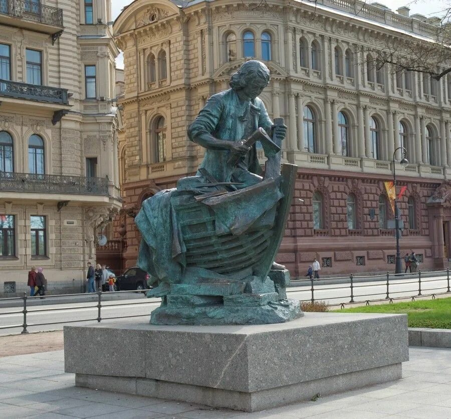 Первый созданный в россии памятник. Памятник Петру 1 царь плотник в Санкт-Петербурге. СПБ памятник Петру 1 на Адмиралтейской набережной. Памятник Петру 1 царь плотник.