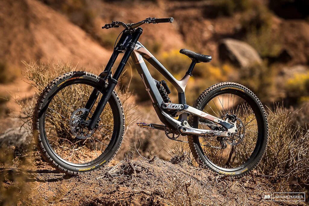 Рейтинг взрослых велосипедов 2023. Red bull Rampage Bikes 2021. Red bull Rampage 2022 Bikes. Red bull Bike велосипед. Горные велосипеды 2021.