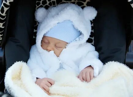 Как гулять с новорожденным зимой
