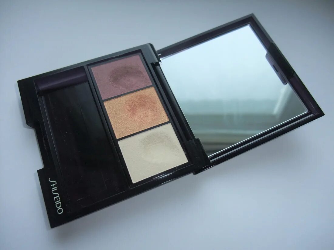 Тени шисейдо трио. Shiseido Luminizing Satin Eye Color Trio. Shiseido Luminizing Satin Color Trio 299. Тени шисейдо bl714.