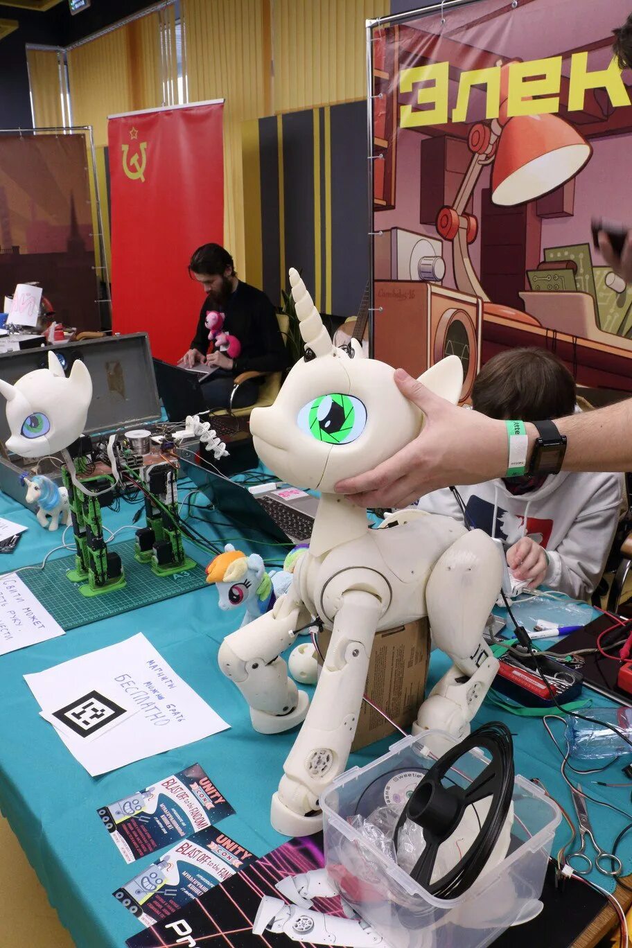 Sweetie bot art. Проект свити бот. Bot project. Игрушка робот пони с бутылочкой 2010. Игрушка робот пони с бутылочкой 2010.