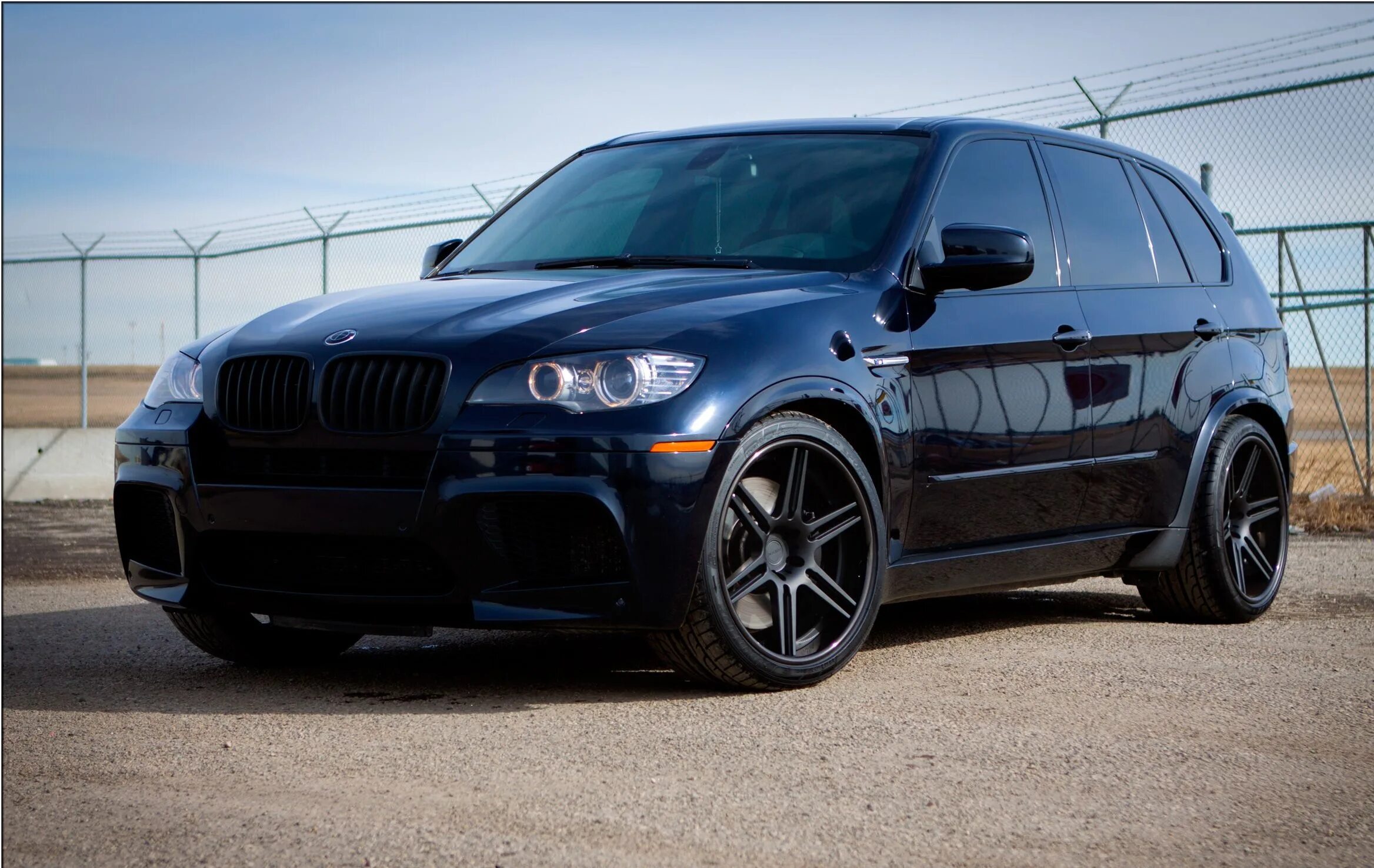 Лобовой х5 е70. BMW x5m e70 Black. БМВ Икс 5 е 70. BMW 70. BMW x5m 2009.