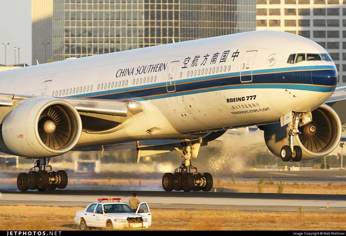 Самолет Боинг 777. B777 China Southern. Boeing 777 b18007. Боинг 777 Китай Аирлинес.