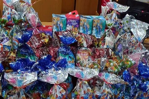 Новогодние подарки малоимущим