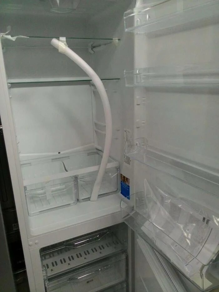Крышка холодильника индезит. Холодильник Индезит ноу Фрост. Индезит ноу Фрост система. Холодильник двухкамерный Индезит ДС 318.