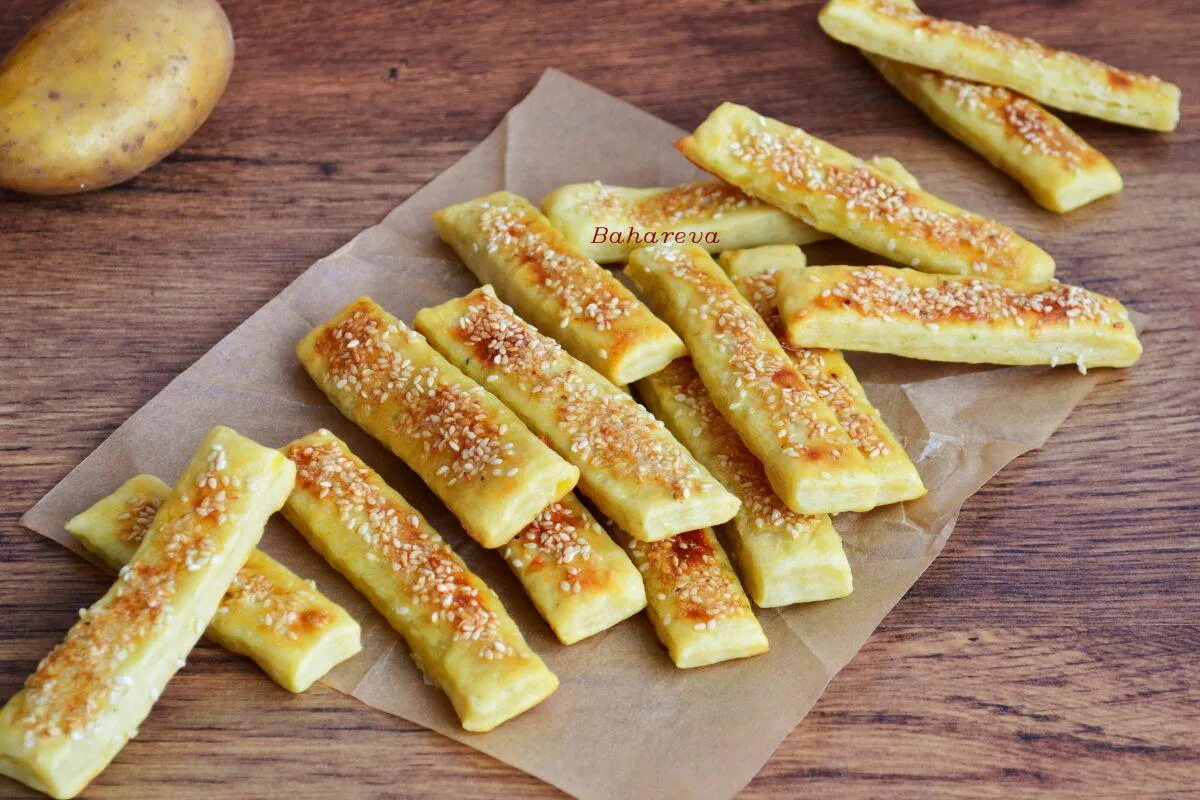 картофельные палочки с сыром. картофельные палочки. картофельные палочки. картошка во фритюре. картофельные палочки с сыром в духовке.