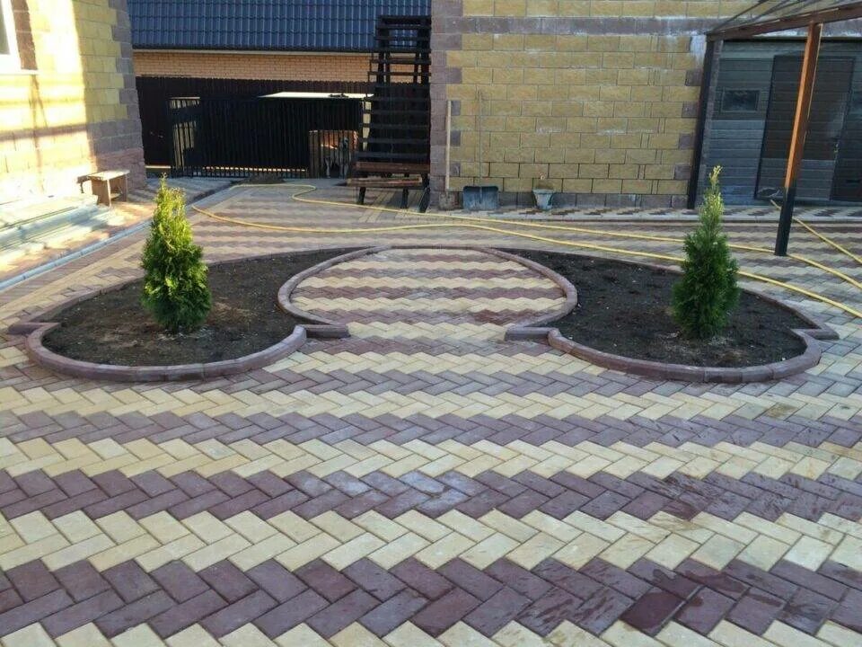 Брусчатка фото дизайн. Круговая брусчатка браер. сиян тротуарная плитка. красивая укладка брусчатки. красивая тротуарная плитка во дворе.