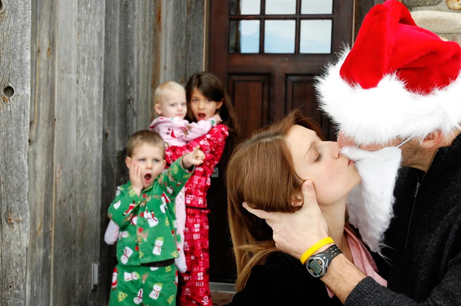 Папа мама новый год. Папа дед Мороз. Дед Мороз для детей. Семья Деда Мороза. Семейная фотосессия с дедом Морозом.