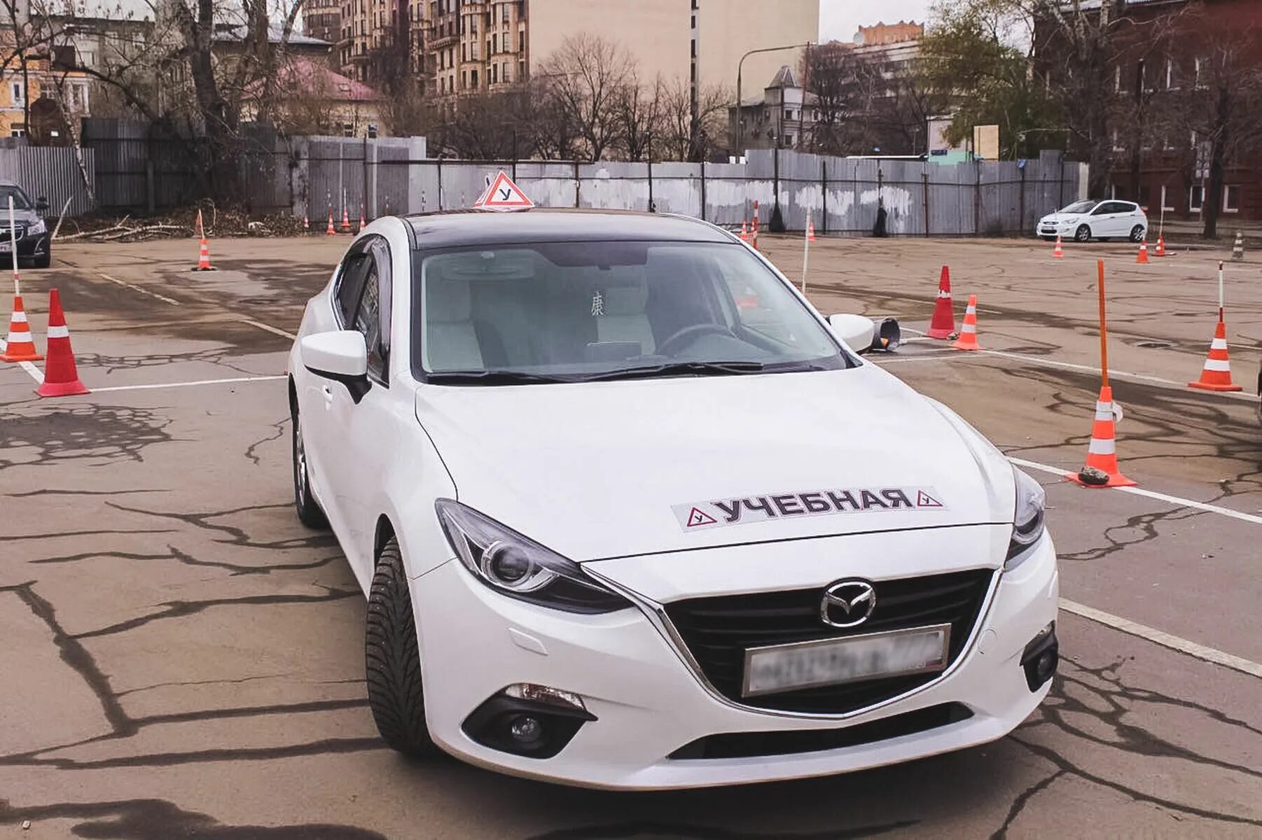 Автошкола свао. Mazda 3 автошкола. Автошкола СВАО реклама.