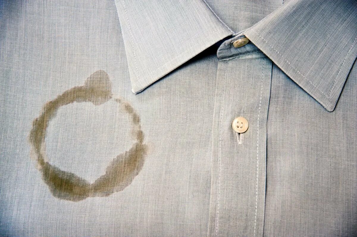 Пятна от масла растительного на одежде. Пятно от растительного масла на одежде. Удалитель жирных пятен с одежды. Пятна на одежде. Пятно от растительного масла на одежде.