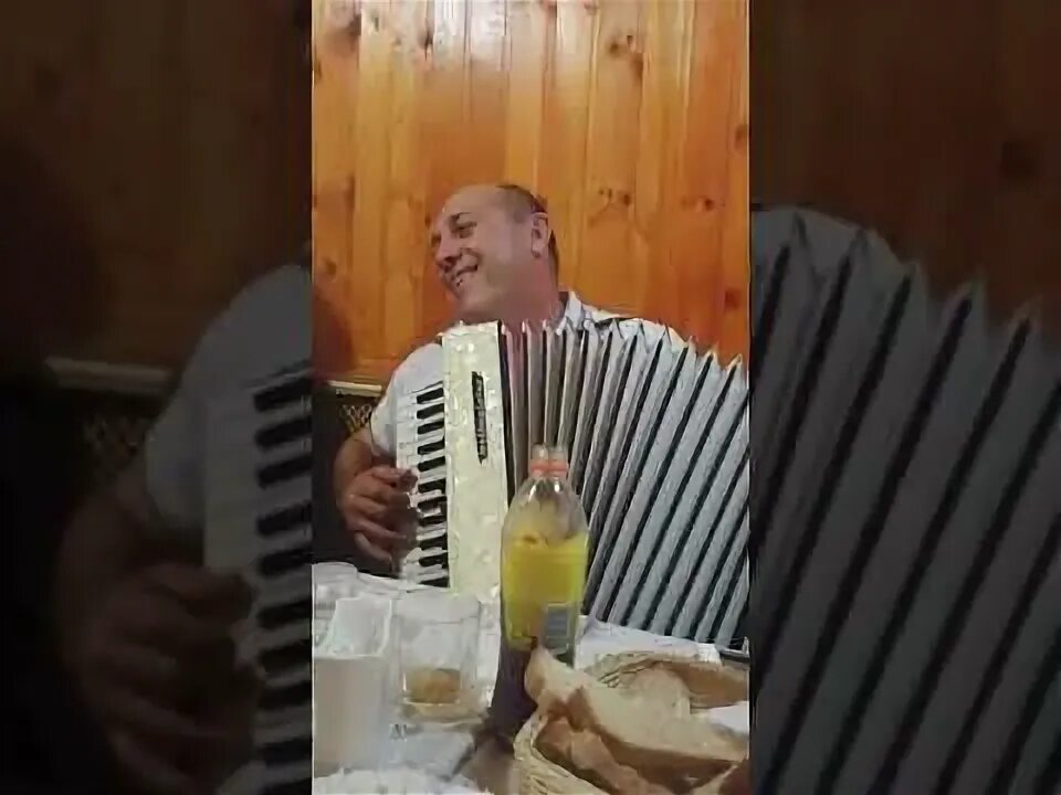 Поет ахмед. Ахмед поет.