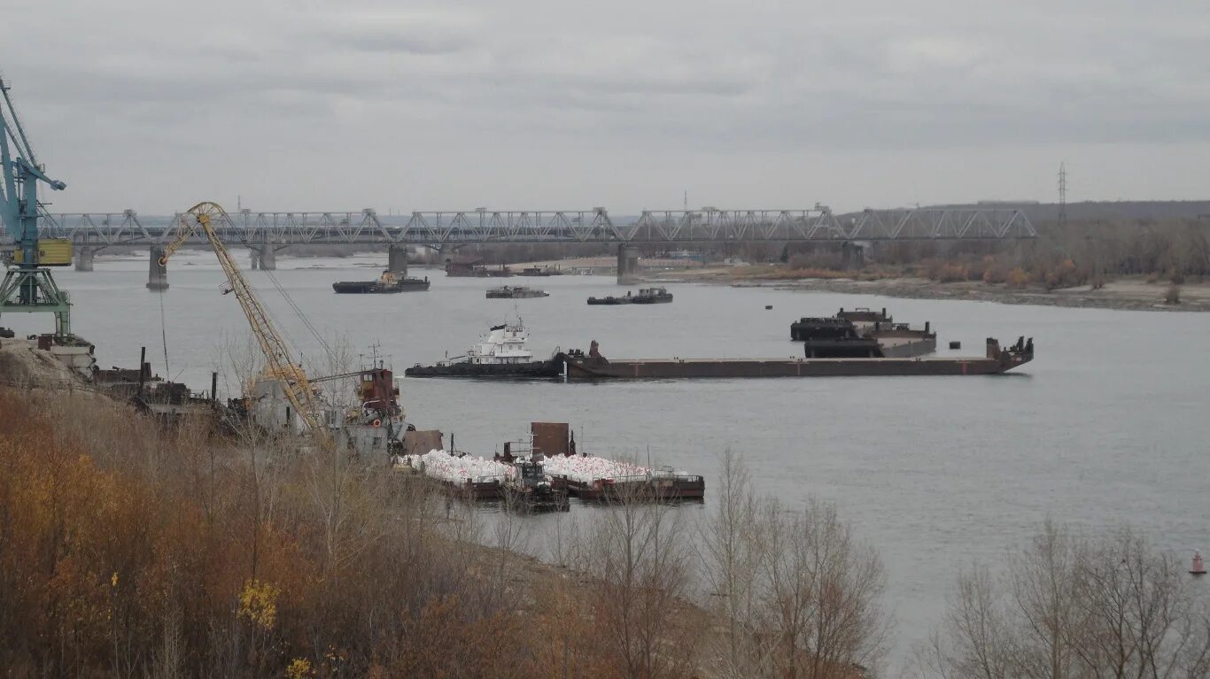 Уровень воды в реке обь город новосибирск. Обь судоходство Новосибирск. Обь судоходная река. Река Обь Мегион. Река Обь судоходство.