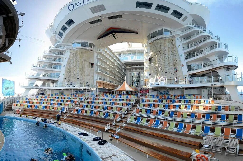 Круизный лайнер Oasis of the Seas. Роял Карибиан Оазис лайнер. Круизный лайнер "the MS Satoshi". Оазис морей круизный лайнер внутри.