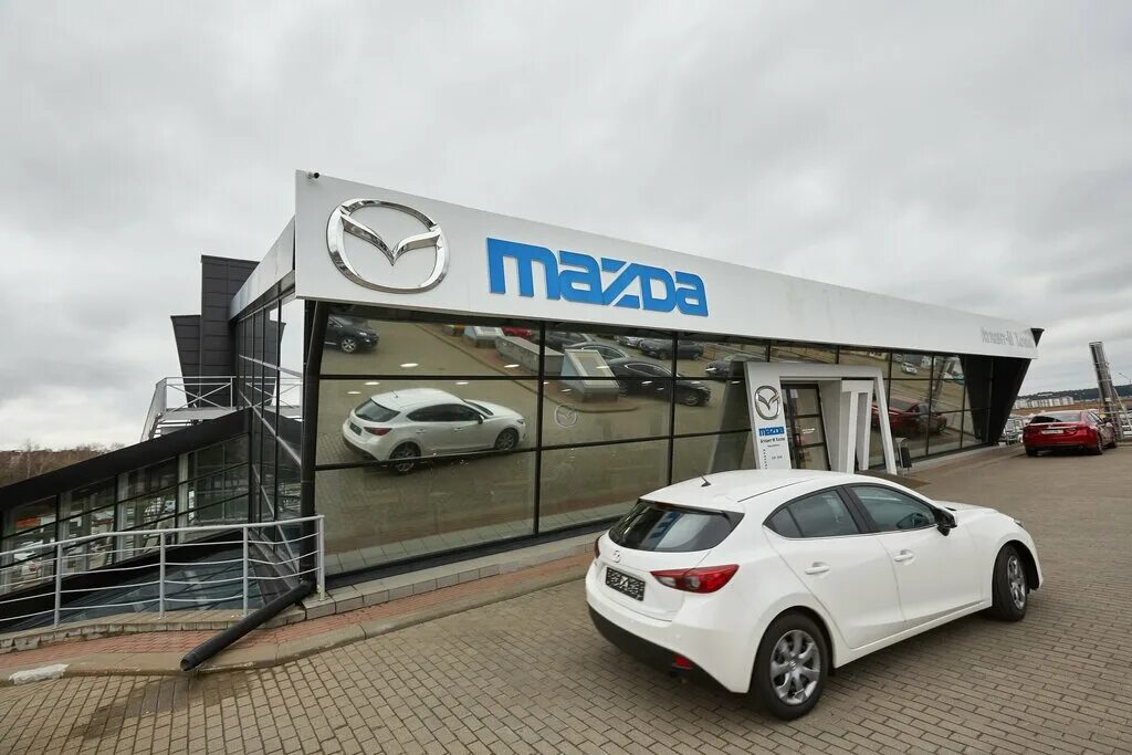 Mazda минск. Мазда центр в Минске сервисный центр. Сервисная зона в дилерском центре.
