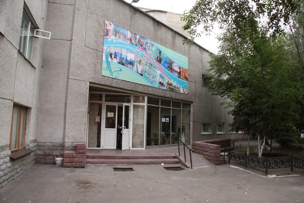 Хрущевка 1 335 иркутск. Ул культуры 5 в омске. Омск улица 4 рабочая. Станция метро туполевская омск. Комиссионный магазин одежды в омске.