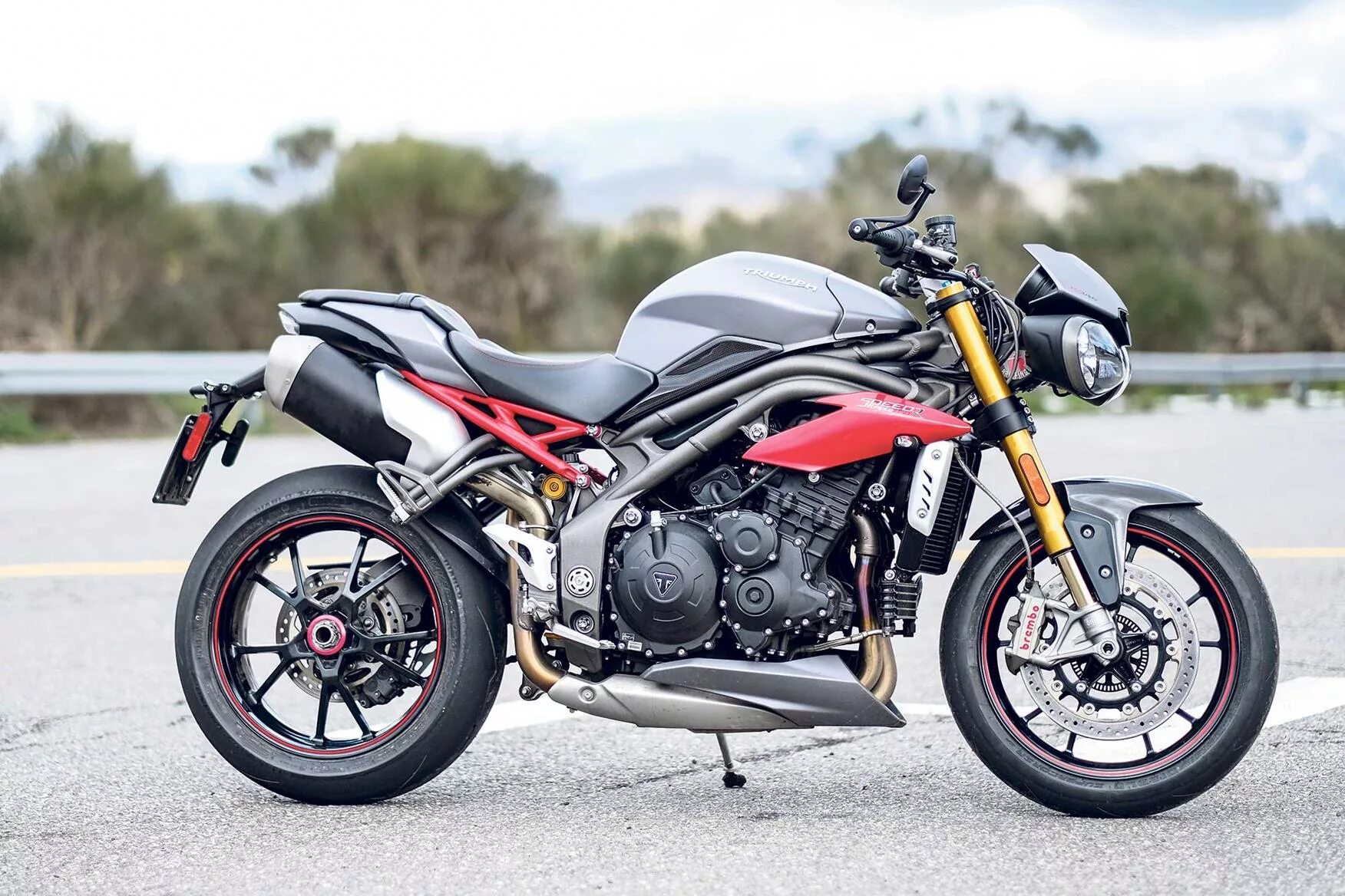 Speed triple 1200 rs. Triumph speed triple 1200. triumph speed triple 1200 rs. triumph speed triple r. triumph street triple 1200r 2025 год.