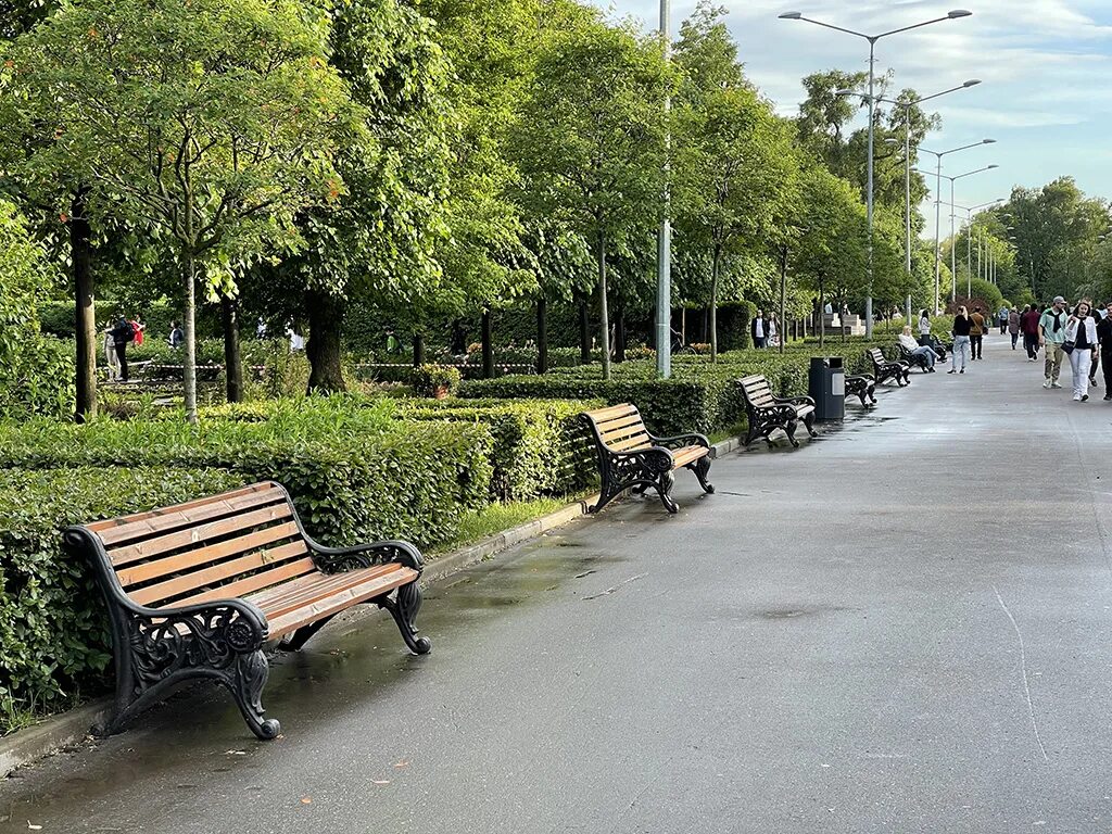 Метро октябрьская парки. Октябрьский парк. Парк в Москве smile Park. Октябрьский парки. Парк Горького улица Крымский вал фото.