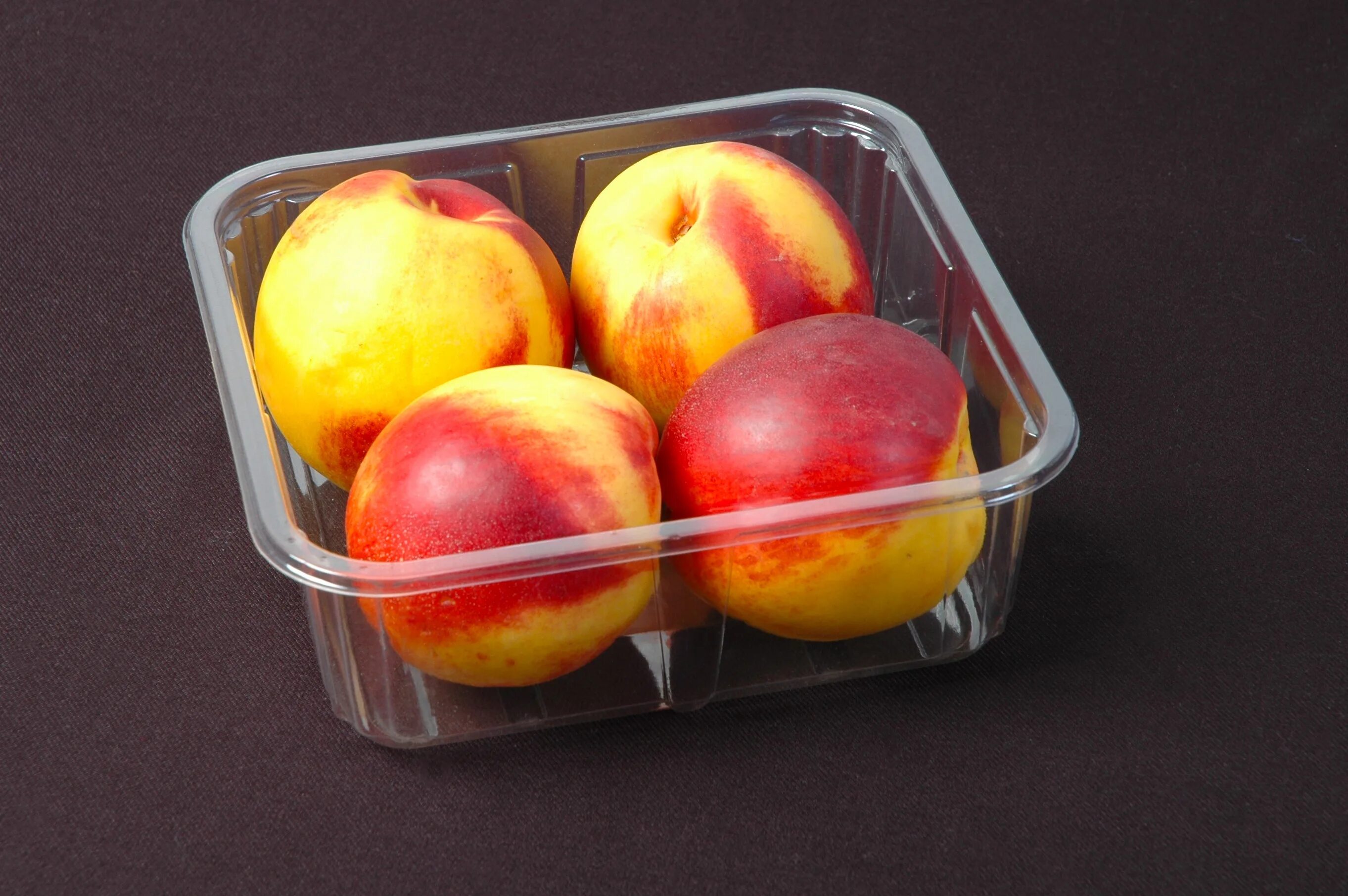 Можно заморозить яблоки. Яблоки в упаковке. Фрукты в упаковке. Упаковка для фруктов. Нектарин в упаковке.