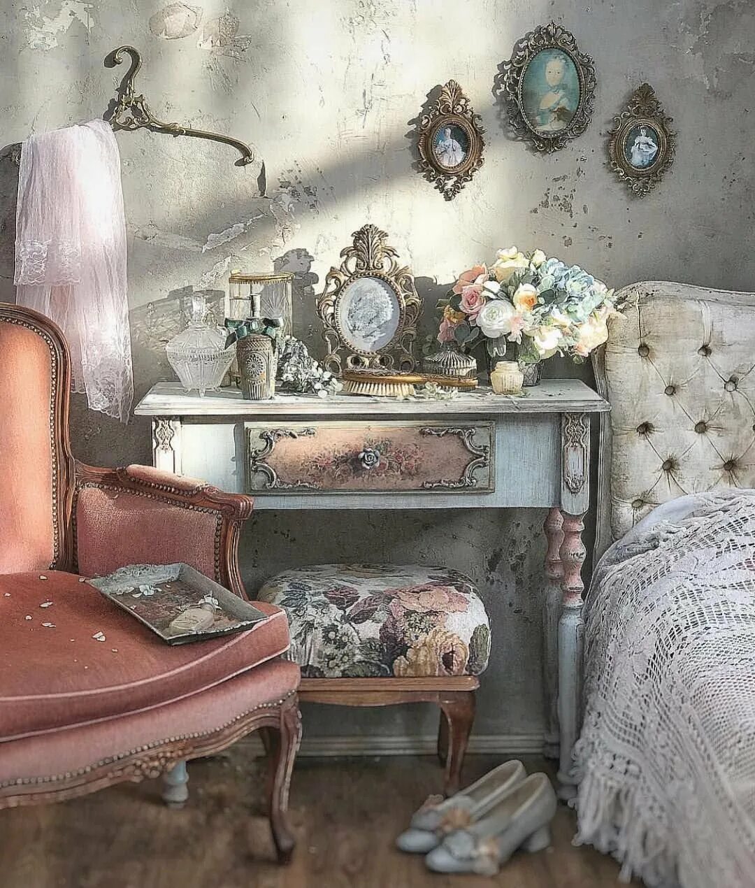 Детская в винтажном стиле. Интерьер спальни в винтажном стиле. Комната в стиле винтаж. Спальня винтаж шебби шик. Спальня в винтажном стиле.