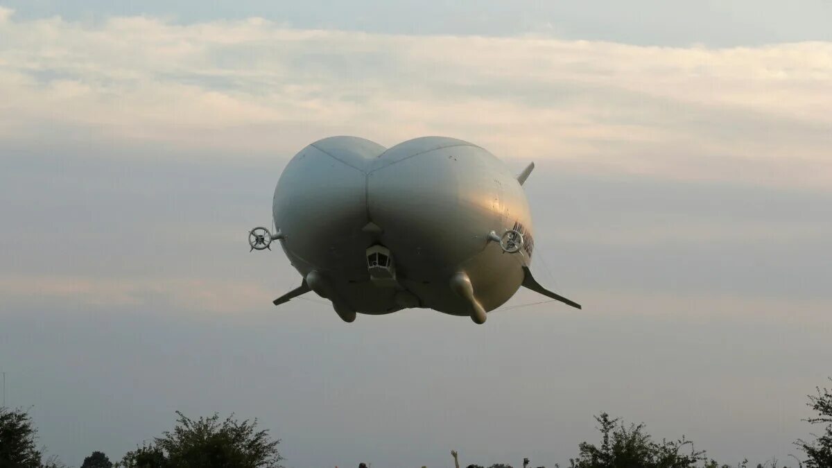 гибридные летательные аппараты. самый большой дирижабль в мире. самый большой дирижабль в мире. летать зад. Airlander 10 крушение.