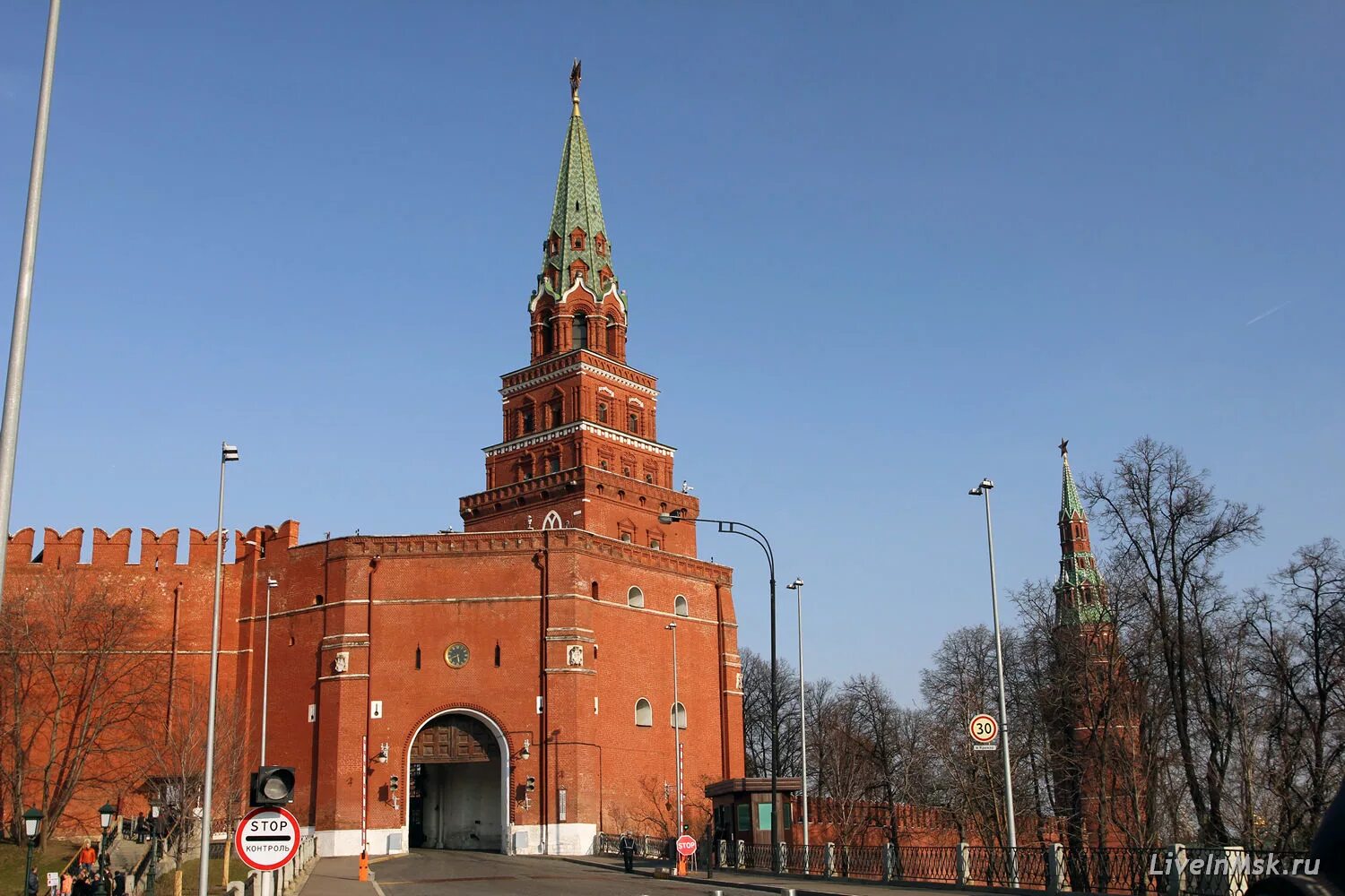 Боровицкая башня башни Московского Кремля. Москва Кремль Боровицкая башня. Боровицкие ворота Московского Кремля. Боровецкий башня Кремля.