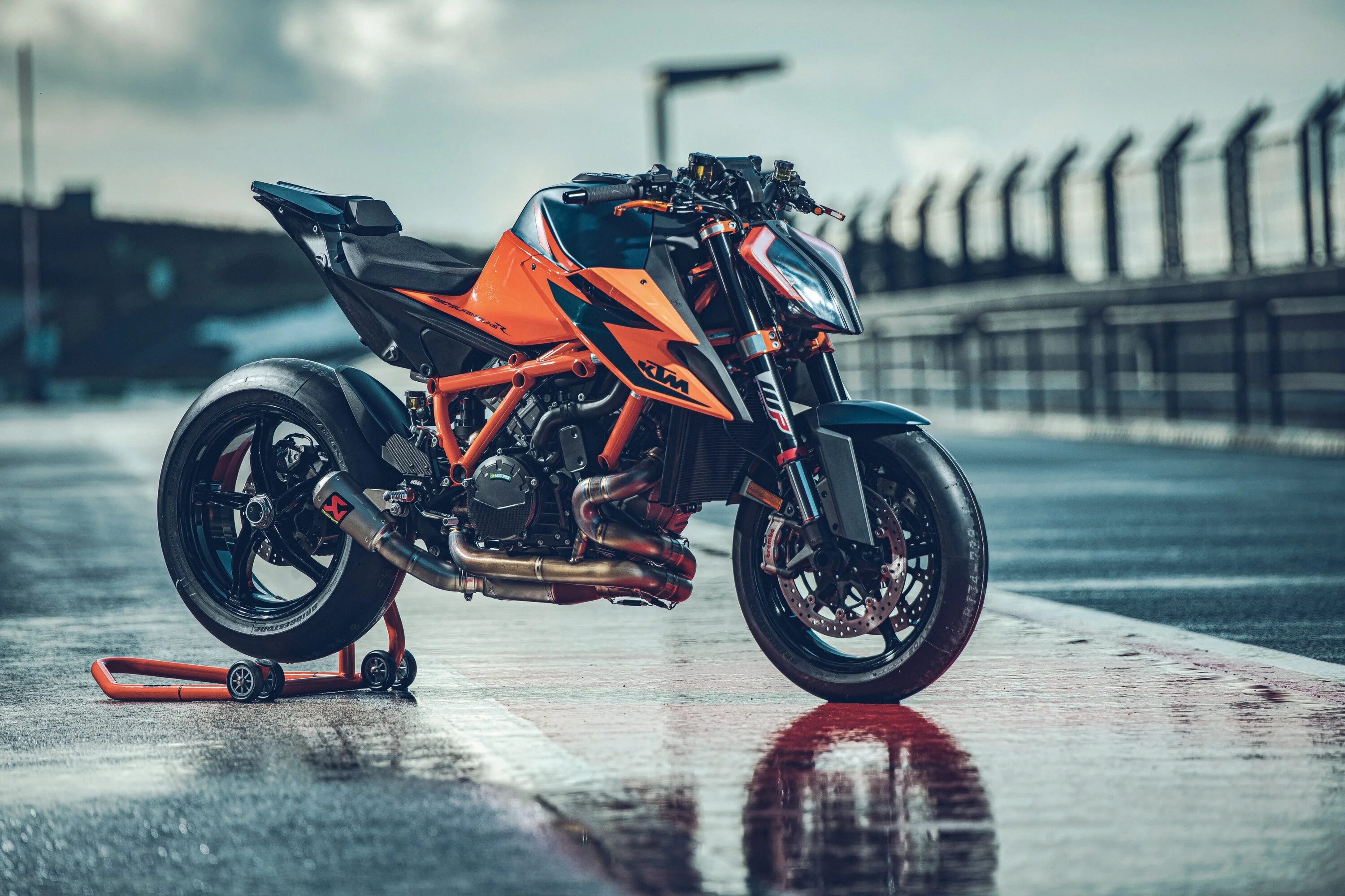 Ktm super duke r. Ктм 1290 super duke. ktm duke 1290. ktm duke 1290 r. мотоцикл ktm 1290 super duke r.