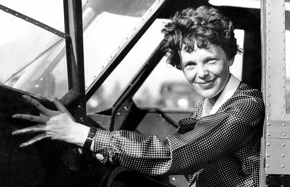 Амелия эрхарт. Амелия эрхарт. Амелия эрхарт летчица. Летчица эрхарт. Амелия эрхарт (1897 - 1937).