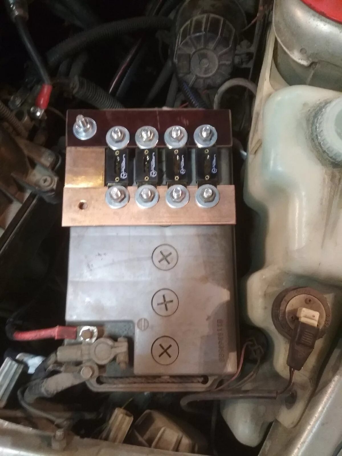 Дистрибьютор питания на акб. Дистрибьютор питания ваз 2110. Автомобильный аккумулятор arsenal 45 ач 6ст -45аз (0). Аккумулятор дистрибьютер. Аккумулятор lifepo4 12v 100ah водонепроницаемый.