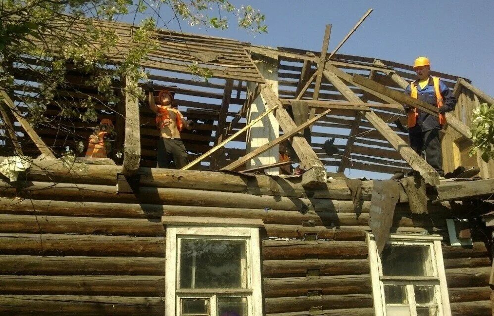 Демонтаж деревянных зданий. Демонтаж деревянного дома. Демонтаж деревянных строений. Демонтаж старых домов. Построить дом после пожара