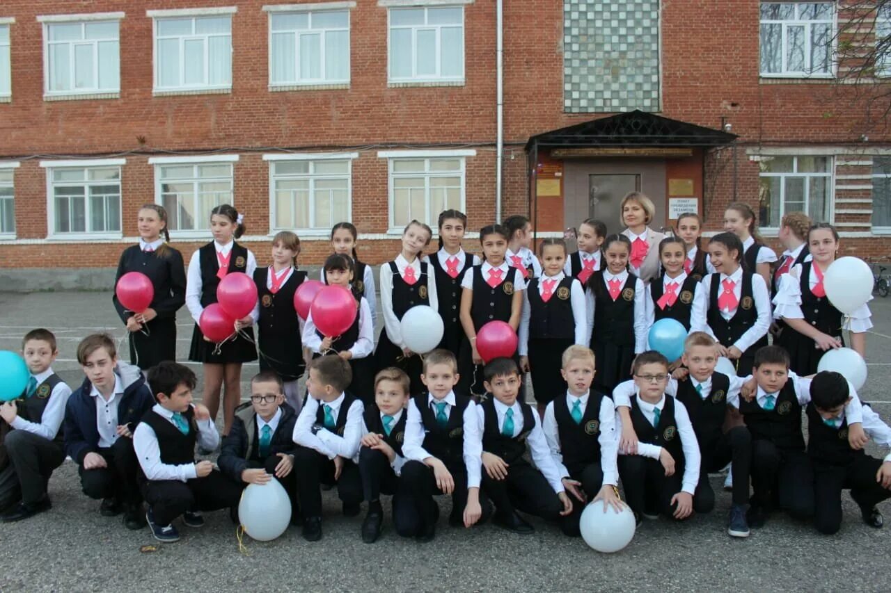 Лицеи майкопа. Лицеи майкопа. 34 лицей майкоп. Лицей 19 майкоп директор. Лицеи майкопа.