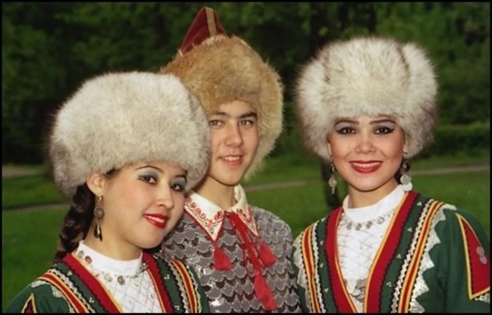 Молодые башкирские. Народы башкортостана башкиры. башкирия люди башкиры. нация башкирка башкиры. башкирские татары.